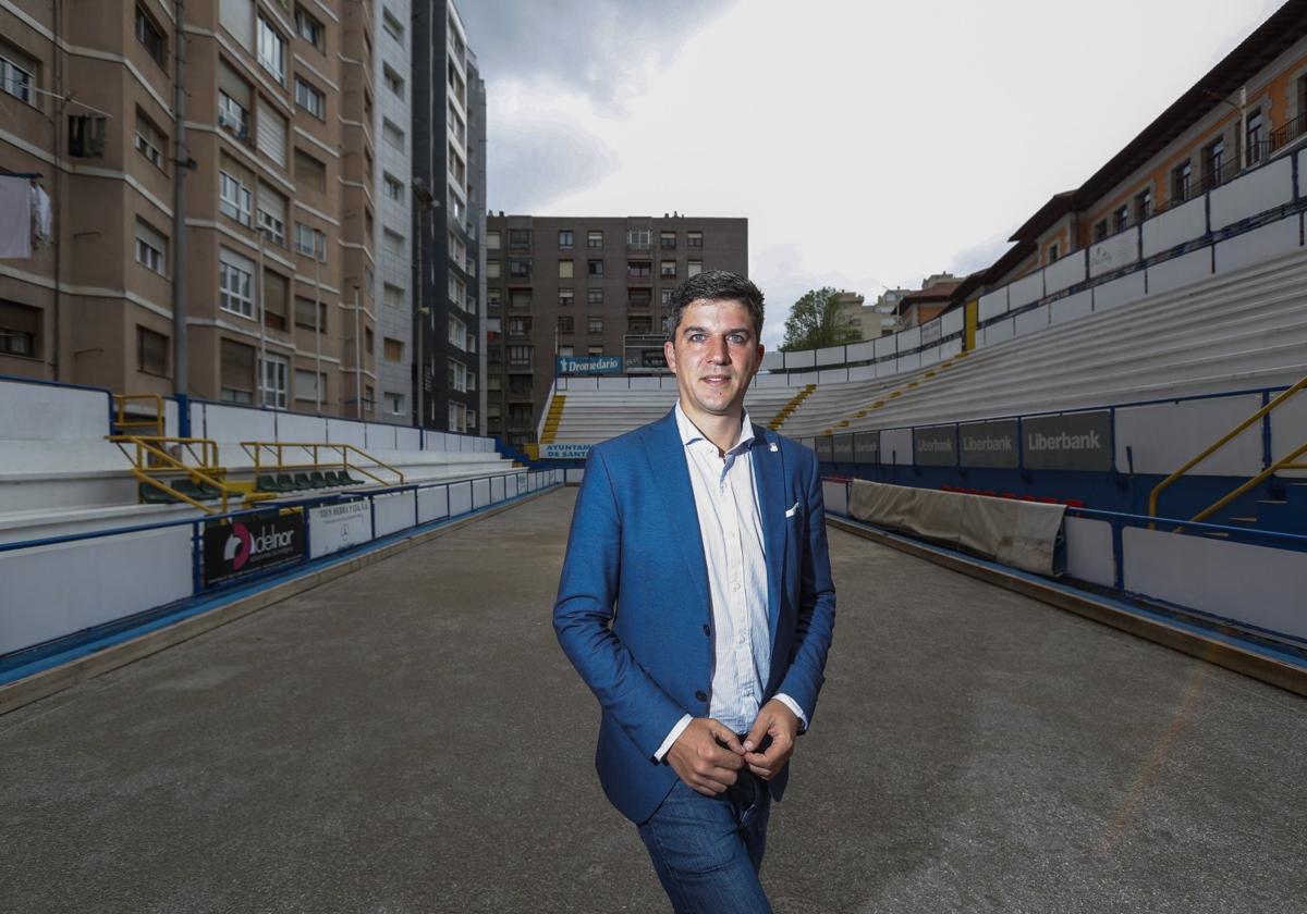 Daniel Fernández eligió fotografiarse en la bolera de La Carmencita, donde su abuelo ganó dos Copas de la Reina.