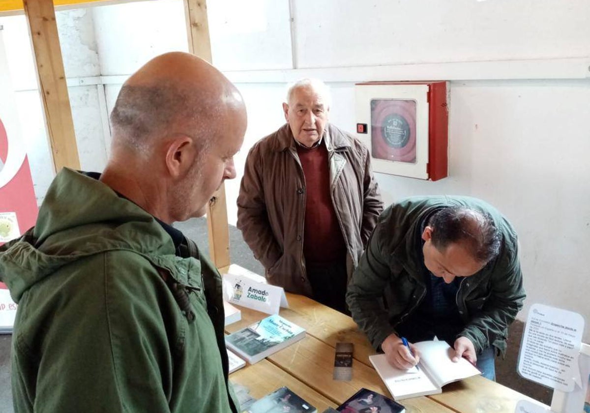 Escaparate literario en Cayón