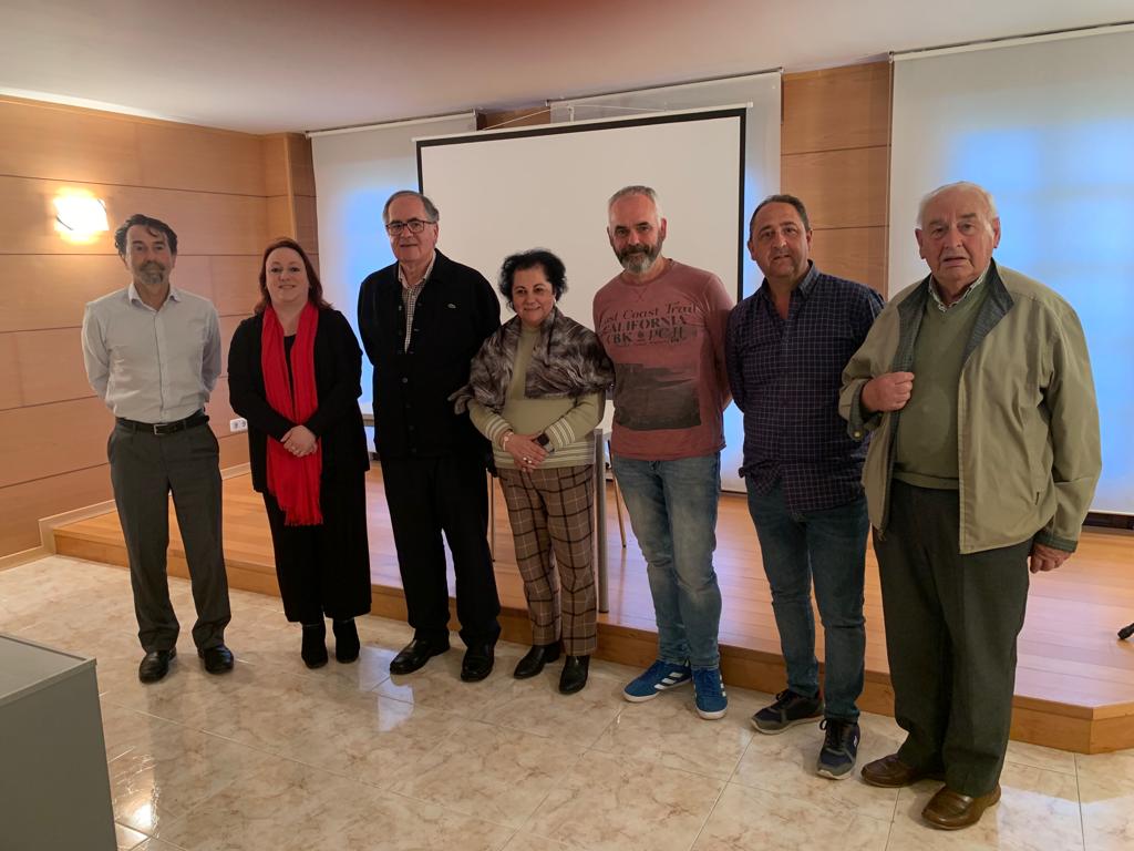 Integrantes de la Sociedad Cántabra de Escritores en la Semana del Libro. 