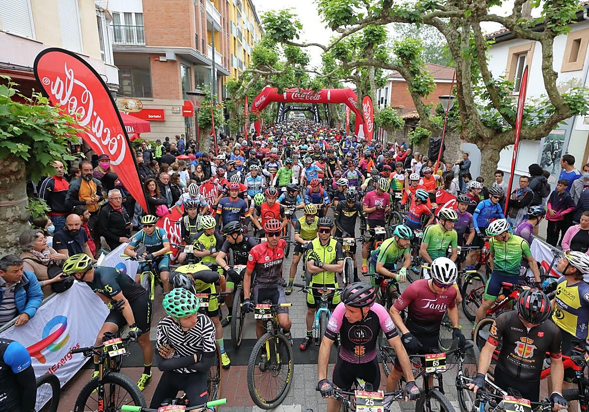 Los participantes en la prueba de bicicleta de montaña en la edición del año pasado.