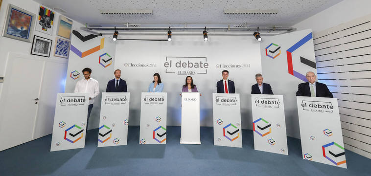 De izquierda a derecha, Keruin Martínez (IU-Podemos), Felipe Piña (PRC), Gema Igual (PP), Pilar G. Ruiz, Daniel Fernández (PSOE), Javier Ceruti (Ciudadanos) y Emilio del Valle (Vox).