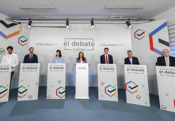 De izquierda a derecha, Keruin Martínez (IU-Podemos), Felipe Piña (PRC), Gema Igual (PP), Pilar G. Ruiz, Daniel Fernández (PSOE), Javier Ceruti (Ciudadanos) y Emilio del Valle (Vox).