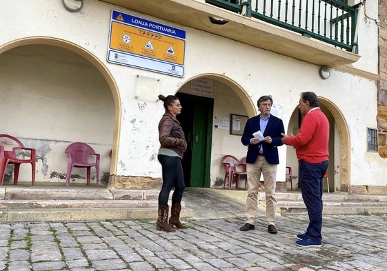 Cristóbal Palacio durante su visita a la Lonja de Comillas.