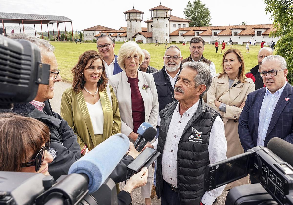 Revilla, en la granja-escuela de Heras, este jueves.