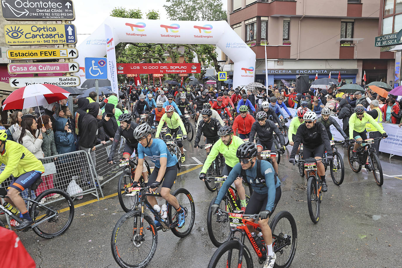 Arco de salida, con varios minutos de margen para que pudiera partir el grueso pelotón.