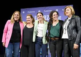 Carmen Martín, Mercedes González, Irene Montero, Mónica Rodero y Charo Quintana,