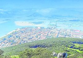 Vista de Santoña desde el monte Buciero.