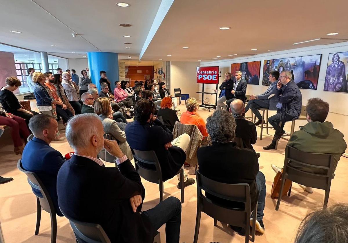 Pablo Zuloaga y Daniel Fernández el jueves durante un encuentro en el Palacio de Festivales.