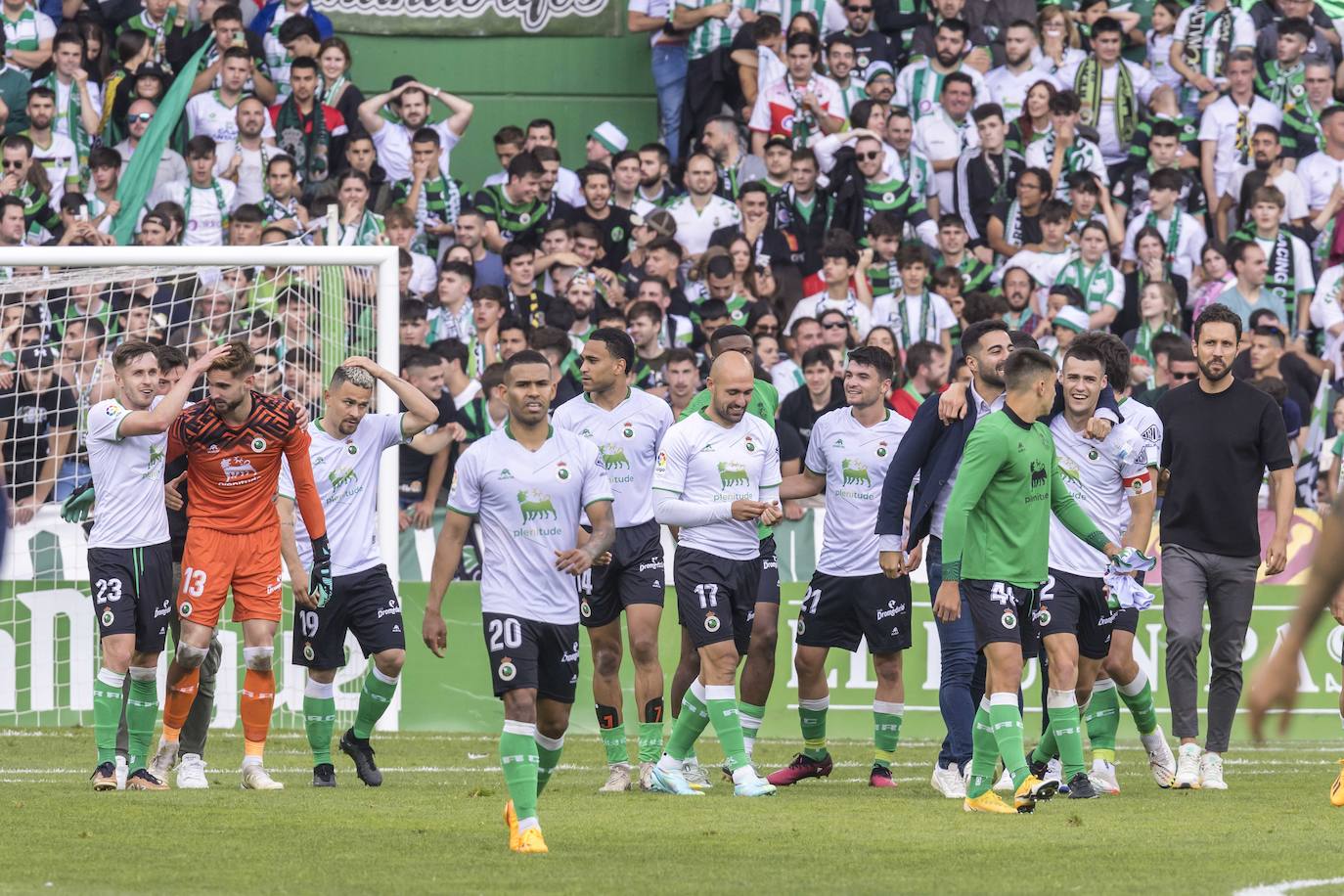 El Racing regresa a los Campos de Sport, donde hace dos semanas celebró la permanencia.