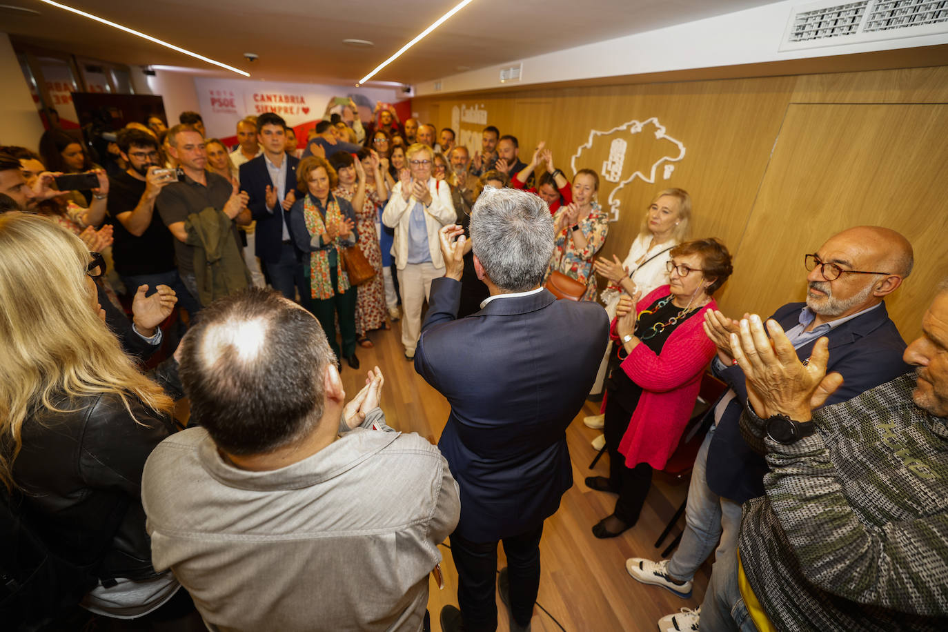 El líder Pablo Zuloaga recibió el aplauso de los suyos, a pesar de los malos resultados.