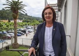 Rosario Losa, en el balcón del ayuntamiento de Laredo.