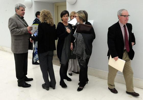 Asistentes a la última reunión de la comisión que investigación del 'caso GFB', celebrada en 2012.