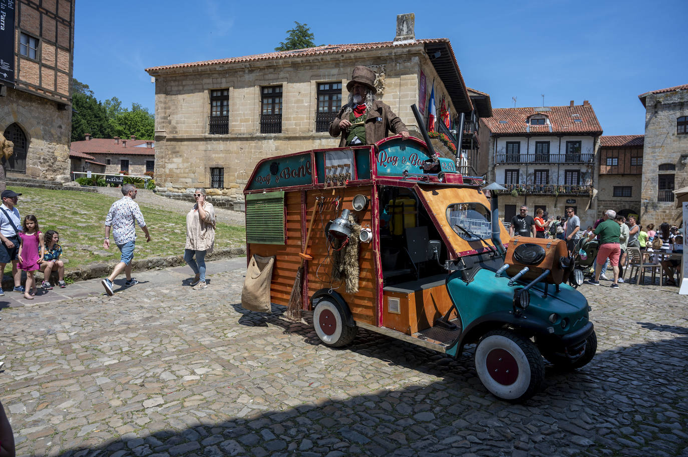 Rag Bon Man fueron moviendo su vehículo por diferentes puntos del casco urbano