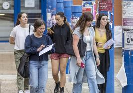 Los alumnos viven con «indignación» unas pruebas en las que «nos jugamos todo»