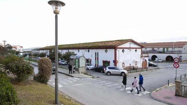 Imagen antes - Trabajos de demolición de los viejos almacenillos del puerto de San Vicente.