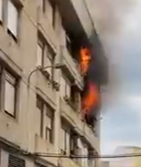 Imagen secundaria 2 - Nueve personas trasladadas al hospital de Laredo por el incendio de una vivienda en Castro Urdiales