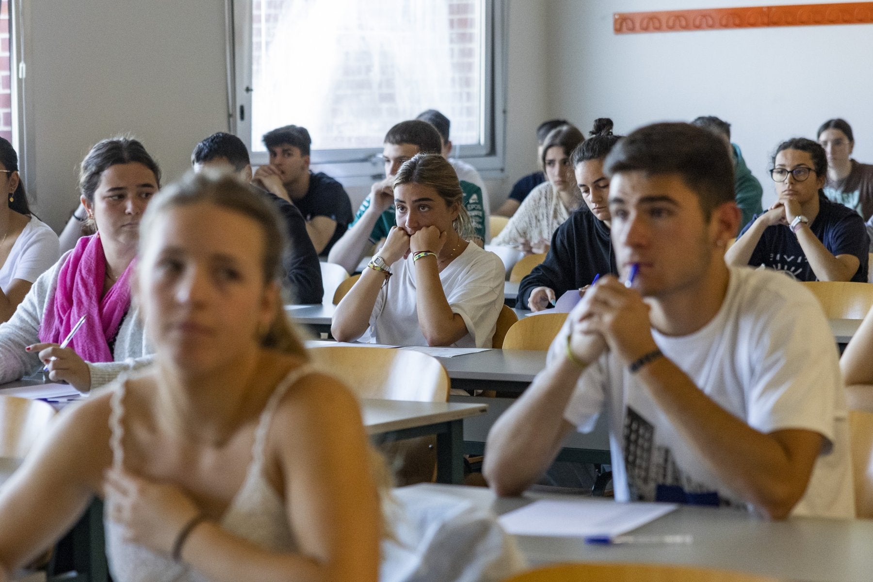 Alumnado durante la primera jornada de la EBAU celebrada el lunes en Cantabria.