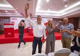 Pablo Zuloaha junto a Noelia Cobo y Eduardo Echebarría