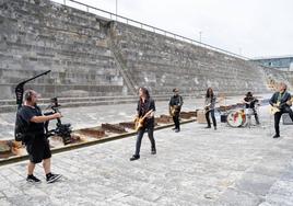 Rulo y la Contrabanda, durante la grabación del videoclip en el dique de Gamazo.