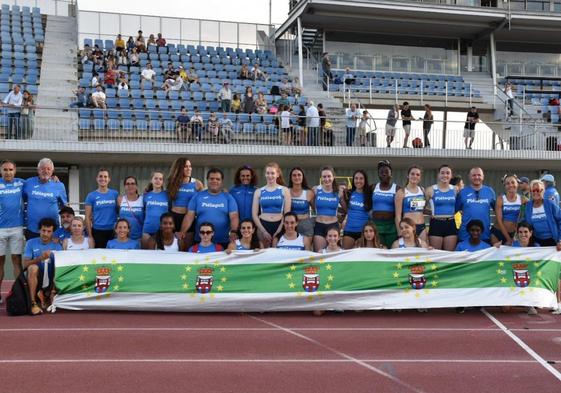 Las integrantes del Piélagos se hacen un selfie tras la final en Zaragoza, en la que consiguieron la segunda plaza para sellar la permanencia en la División de Honor.