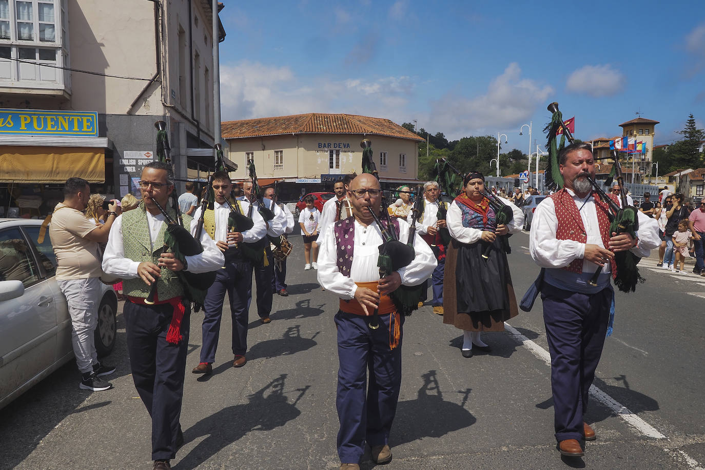 Agrupaciones cántabras, gallegas y asturianas se dieron cita en la fiesta