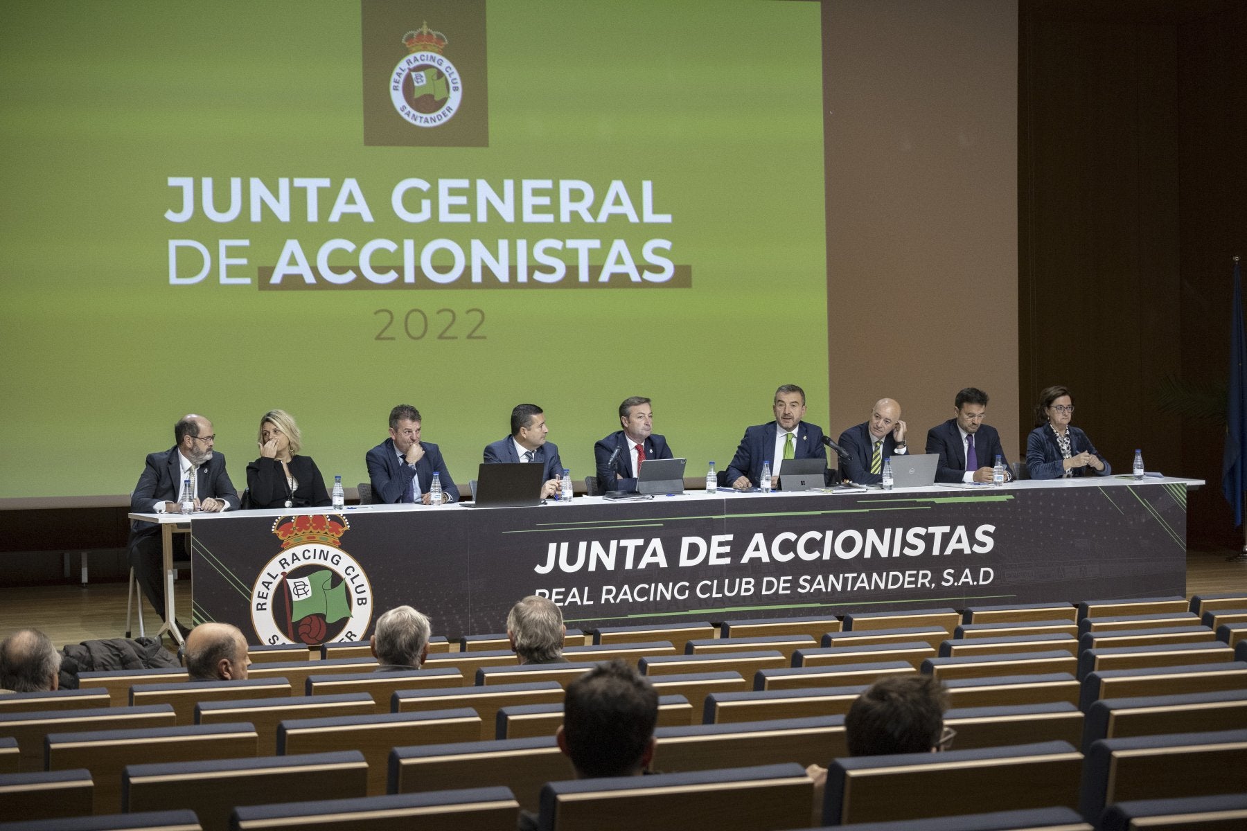 Junta de Accionistas del Racing del año 2022, en el salón de actos de la Universidad Europea del Atlántico.