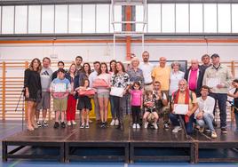 Ganadores, jurado, autoridades y profesores durante la entrega de premios.