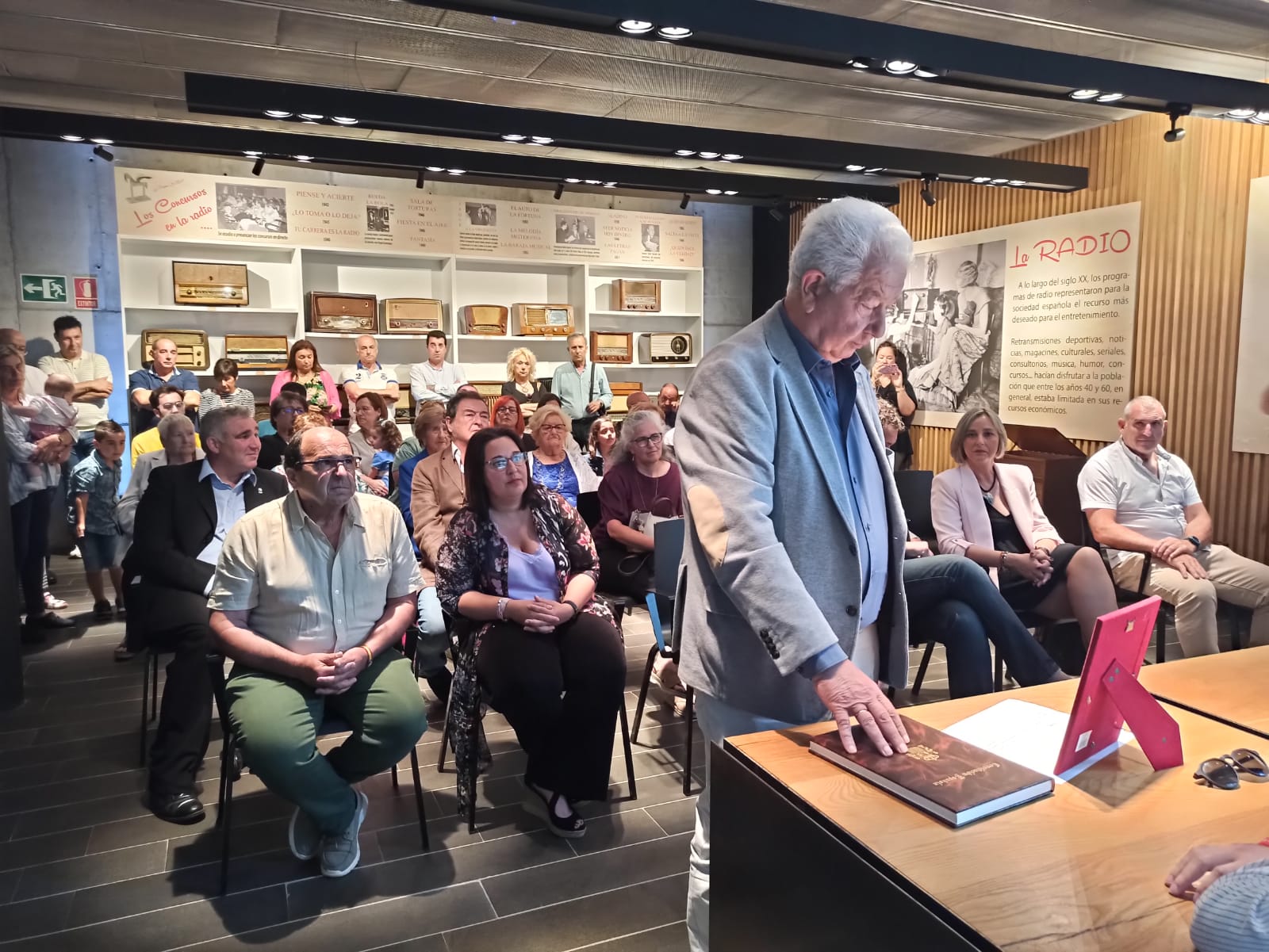 El histórico popular Evaristo Domínguez ha renovado su cargo de alcalde en Meruelo, listo para afrontar su duodécima legislatura con mayoría absoluta. Domínguez es el alcalde más veterano de Cantabria y dirige los destinos de su municipio desde que se instauró la Democracia