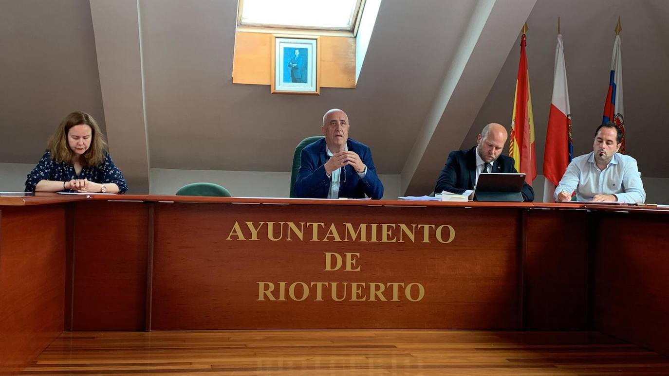 Alfredo Madrazo (PRC) revalida la alcaldía de Riotuerto, esta vez con un gobierno en minoría, al no haberse producido ningún acuerdo y cada partido haber votado a su propio candidato.