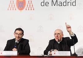 Carlos Osoro, a la derecha, en la rueda de prensa que él y su sucesor, José Cobo, dieron la pasada semana para anunciar la jubilación del cántabro como arzobispo de Madrid.