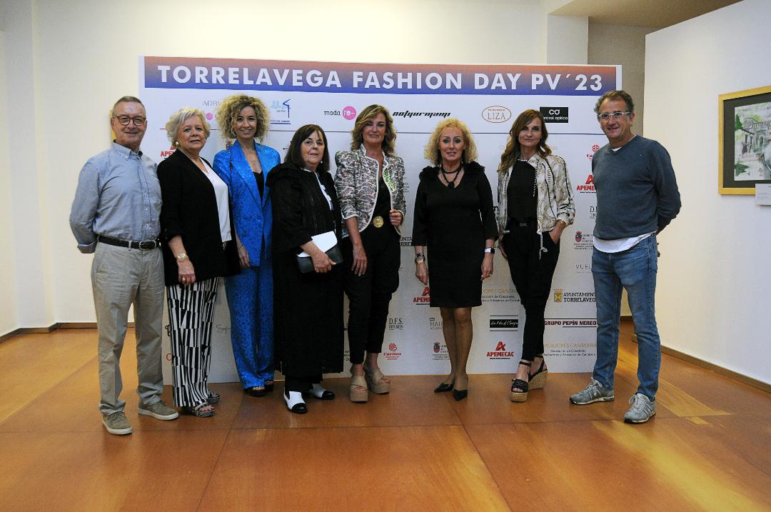 Víctor Manuel Martínez, Montse Saiz, Virginia Martínez, Blanca Amelia Allende, Adriana Ibarra, Jezabel Tazón, Inmaculada Gómez y Jacinto Zataraín. 