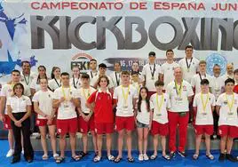 Selección cántabra que participó en el Campeonato de España infantil, cadete y junior, junto con sus preparadores.