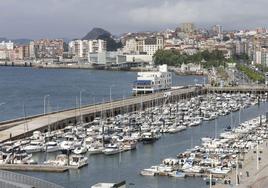 Vista aérea de la bahía santanderina desde la zona de Puertochico.