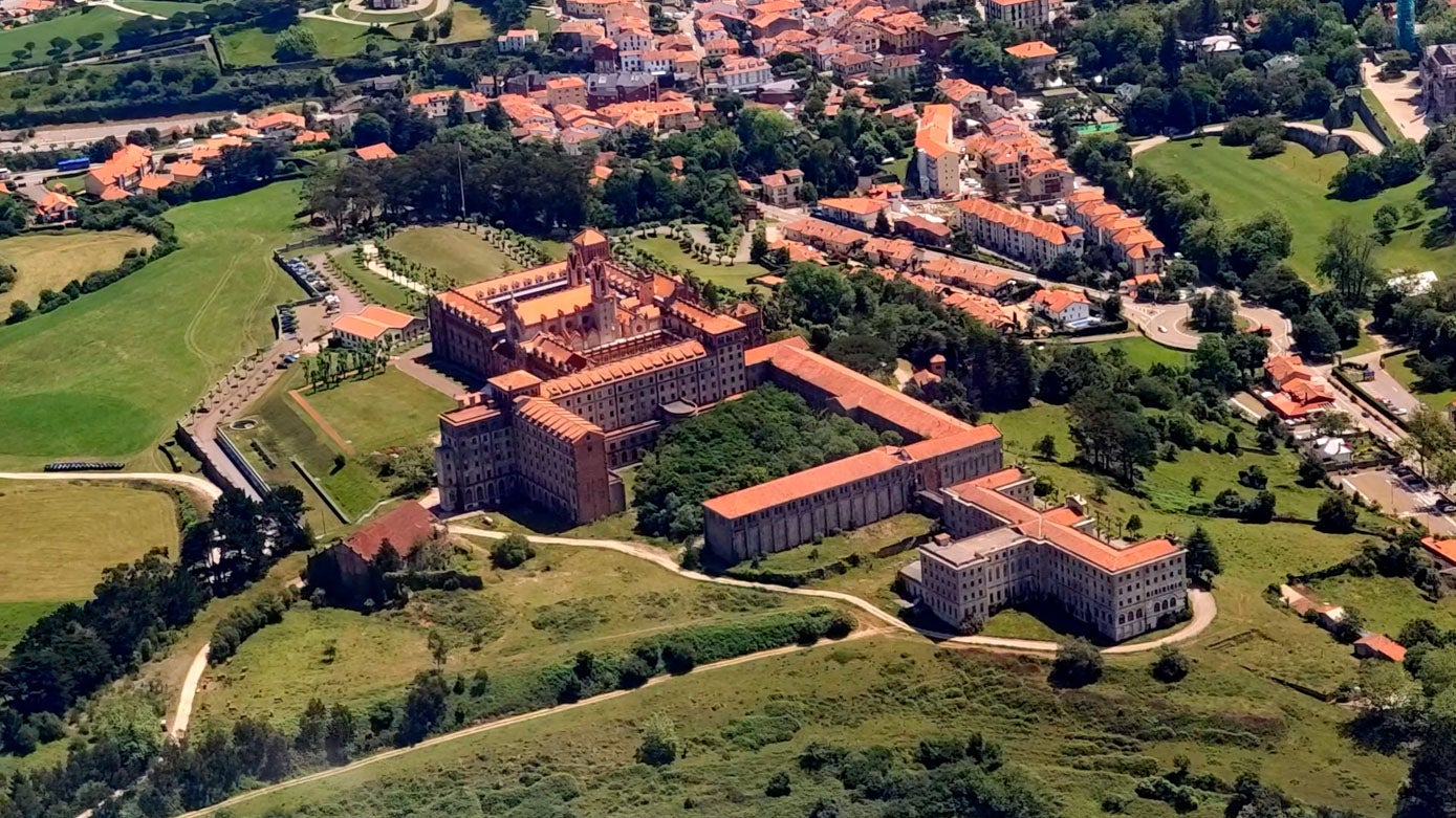 Seminario y Universidad Pontificia de Comillas, desde el aire.