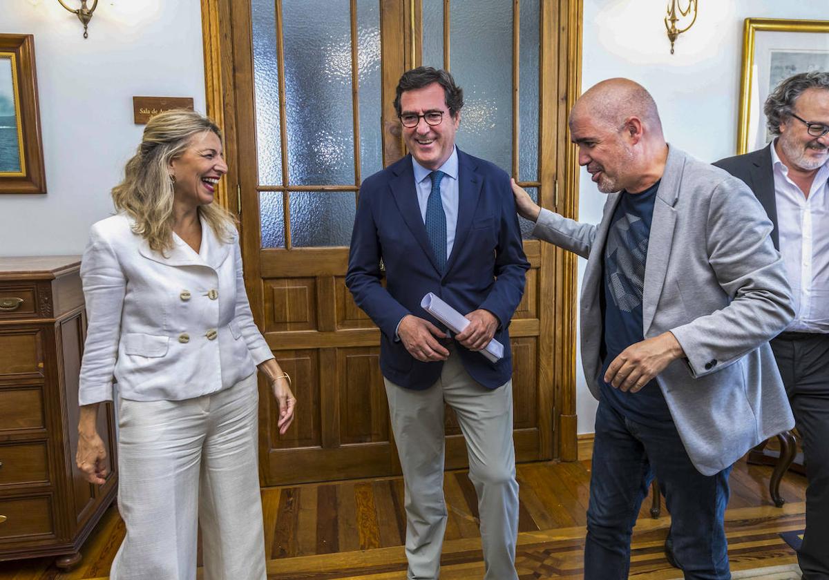 Yolanda Díaz, Antonio Garamendi, Unai Sordo y Miguel Ángel Noceda (codirector del seminario de la APIE), en la Magdalena