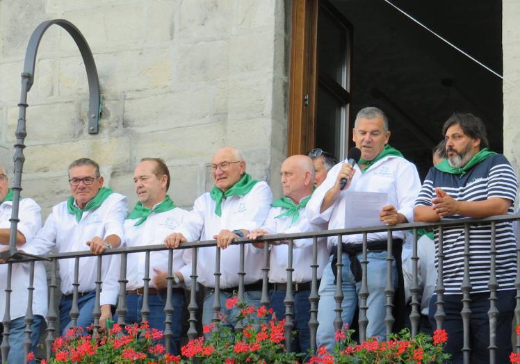 El coro Voces Graves de los Templarios dió el Pregón.