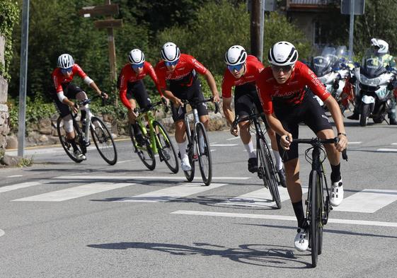 Los equipos disputaron un sector contrarreloj por la mañana en Las Fraguas. En la imagen el equipo del CC Sant Boi.