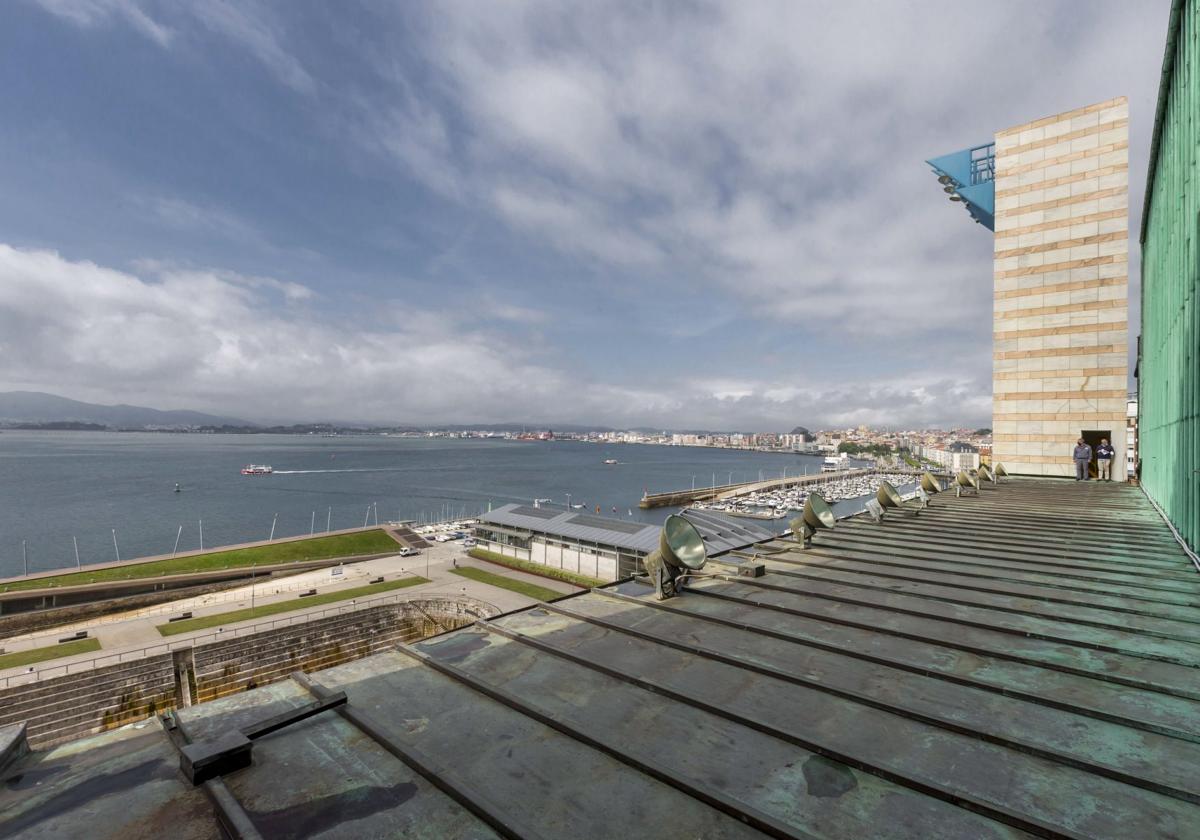 El lugar donde se creará la nueva terraza-mirador del Palacio, con la vista panorámica de la bahía y la ciudad que se contemplará desde el nuevo espacio.