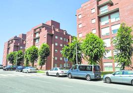 Los tres edificios afectados son los números 30, 32 y 34 de la Avenida de la Libertad de Castro Urdiales, cerca de la sede de la Policía Local.