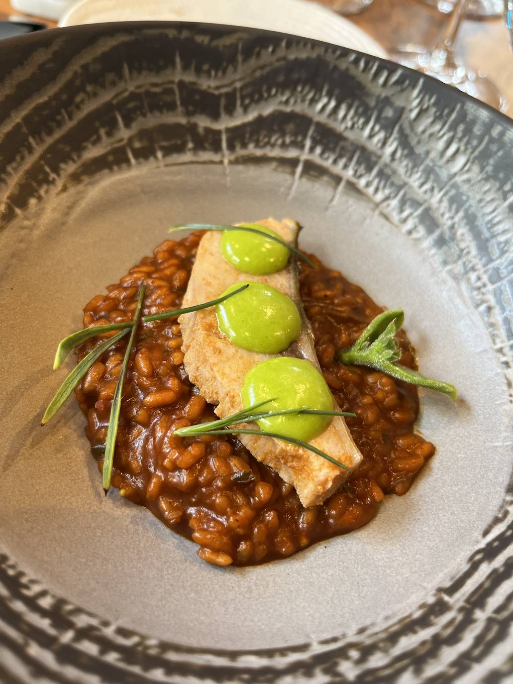 Caldero de arroz de Calasparra, mújol y ali oli de perejil.