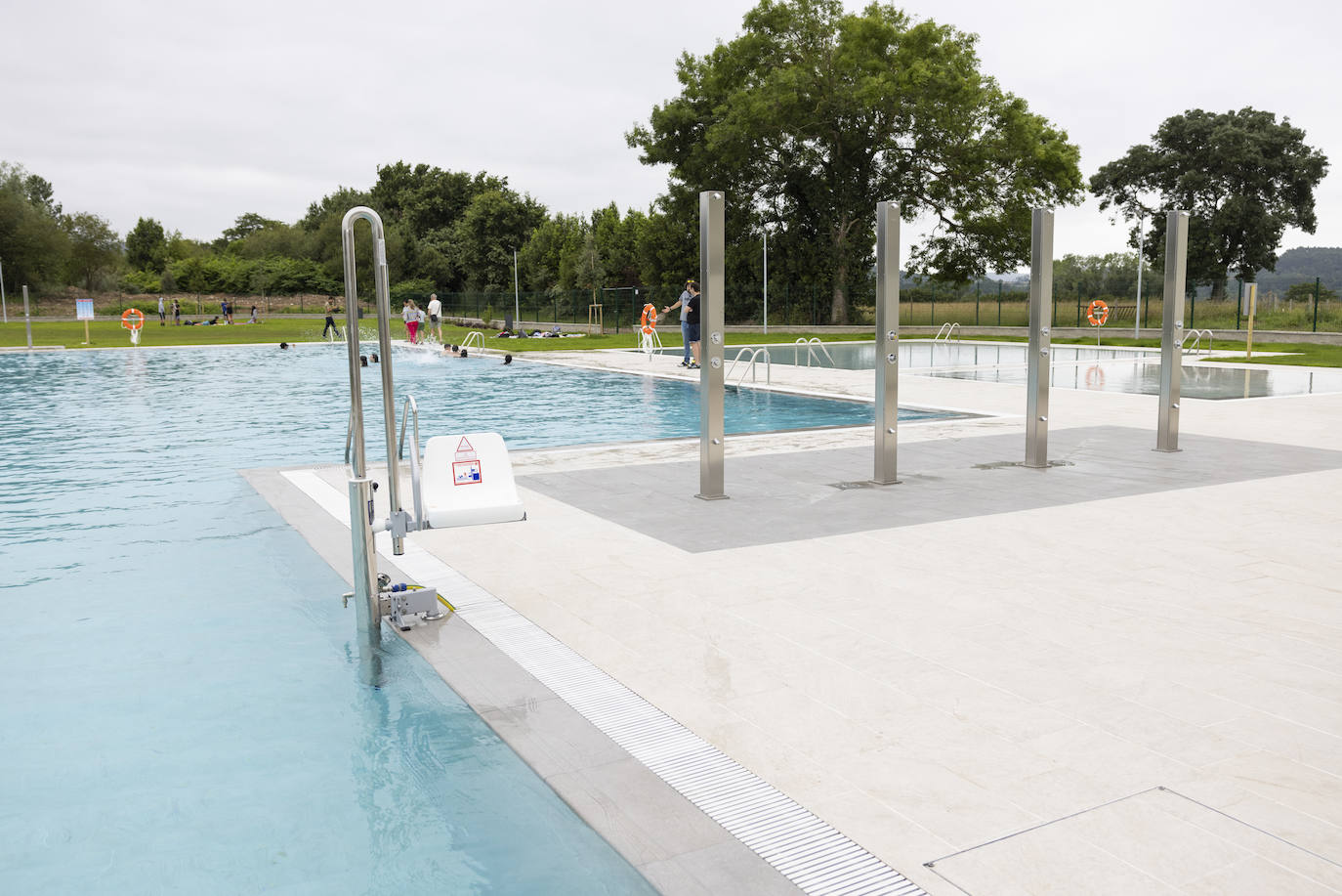 Las piscinas tiene tres vasos, dos para niños y uno para adultos.