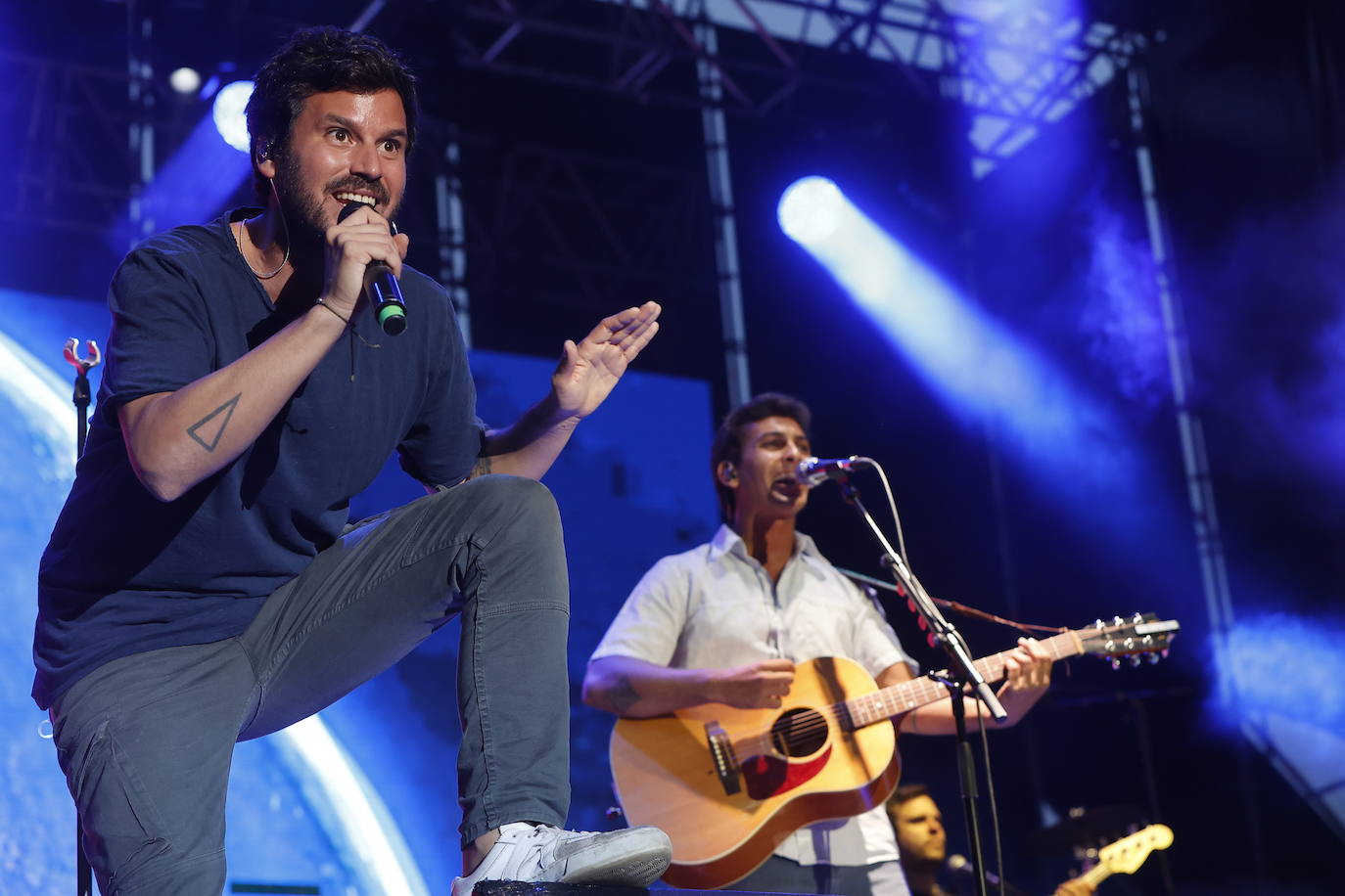 El cantante de la banda madrileña, en un momento de su actuación