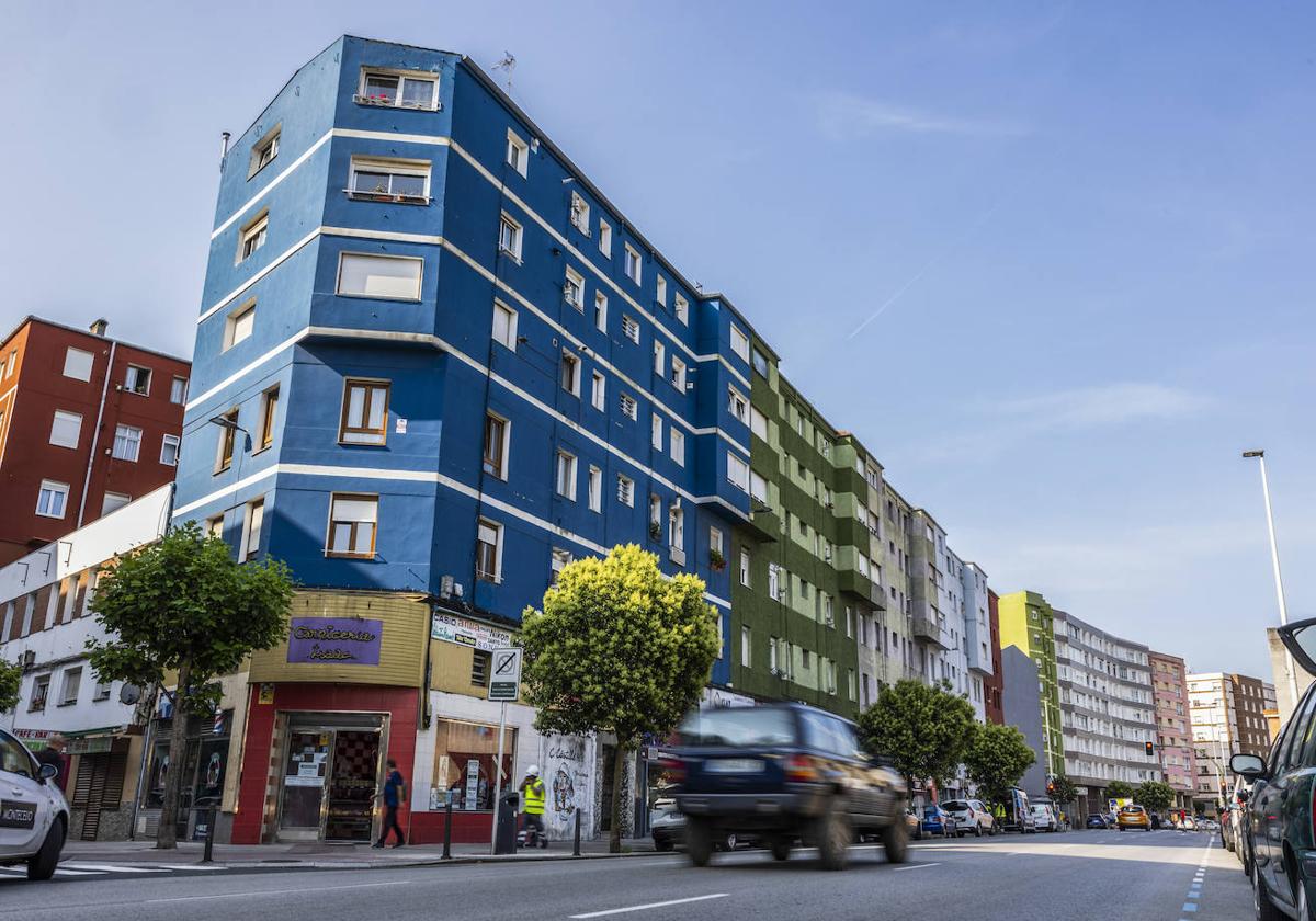 La calle Castilla es una de las que cuenta con más edificios de diversos colores.