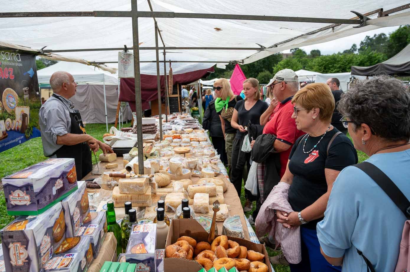 En la fiesta se instalaron 70 stands con alimentos y productos típicos de Cantabria.