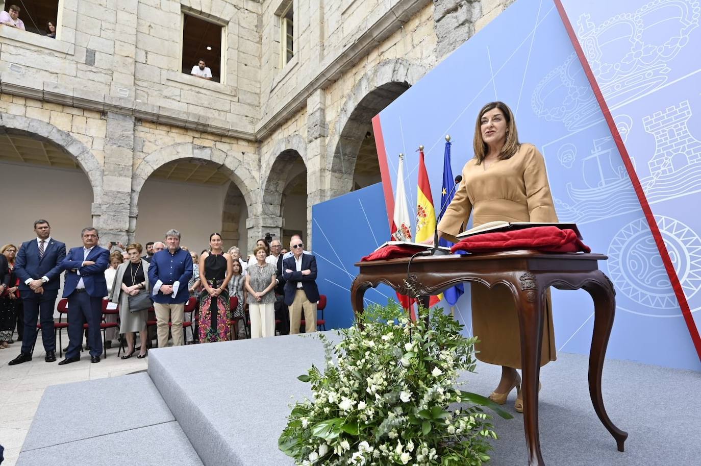 Buruaga en el acto de toma posesión como primera presidenta de Cantabria.