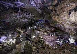 Interior de la cueva de El Pendo, en Escobedo de Camargo