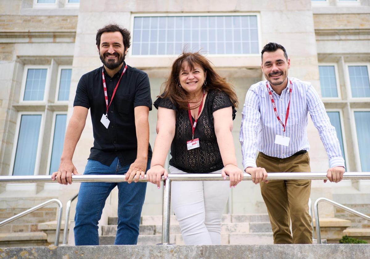 El doctor Javier Molina y los investigadores Elena Molina y Daniel Lozano, ayer, en Santander.