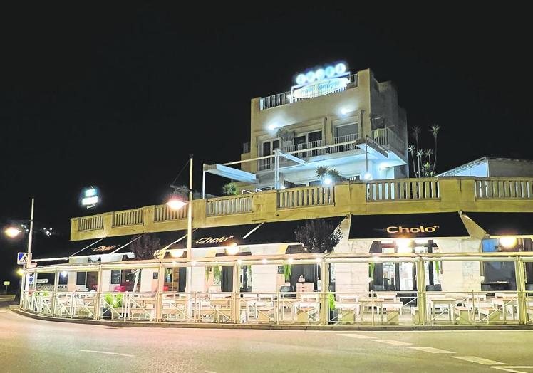 Exterior del establecimiento, en El muelle de Suances.