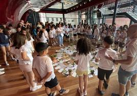 Seila Fernández, alumnos y profesores expusieron su trabajo en el museo Reina Sofía de Madrid.