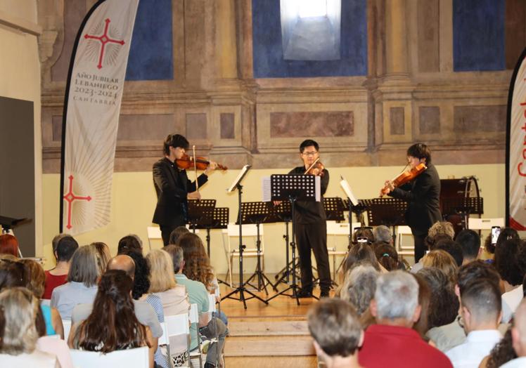 Imagen principal - Brillante concierto en Potes de la Orquesta Sinfónica Juvenil UIMP Ataulfo Argenta